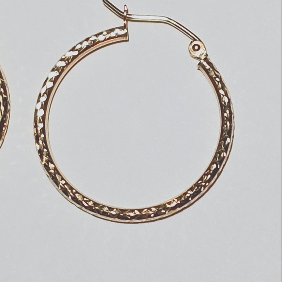 14 KT Gold Silk DC 1.5mm Hoop Earrings - Picture 3 of 7